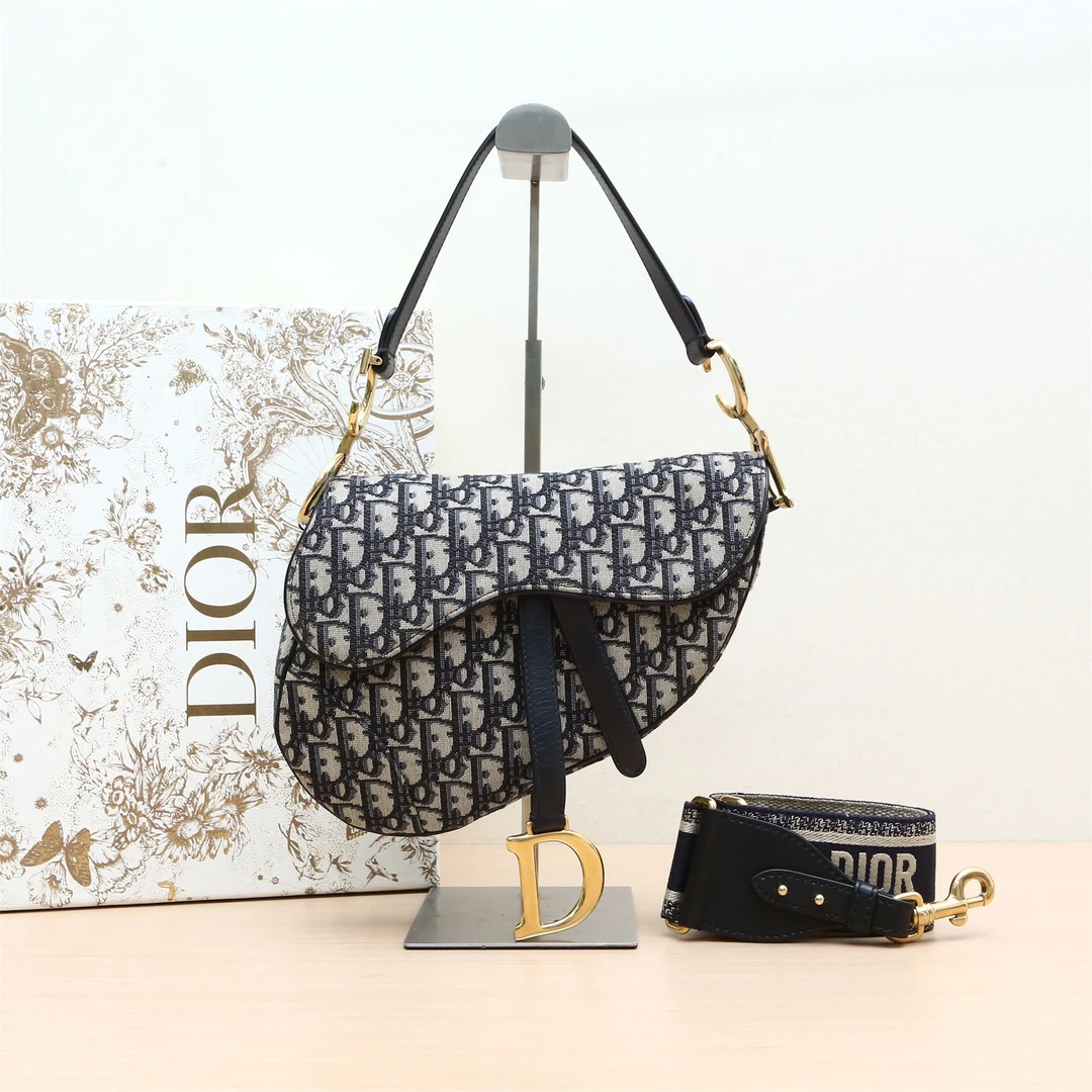 95新 DIOR/迪奥 小花璐璐P234758428 马鞍 中号 配肩带 单肩包