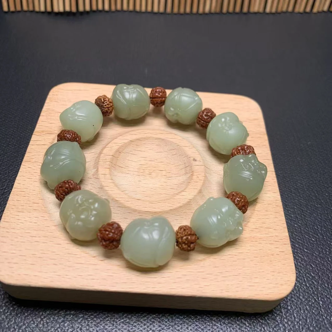 F186珠宝玉石精选和田玉手串
