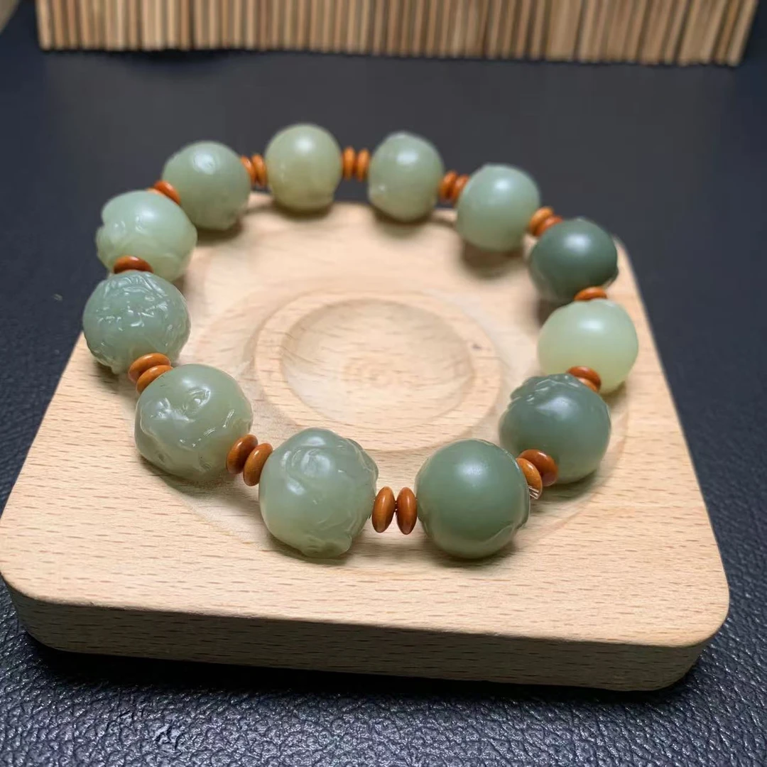 F187海川拍卖和田玉生肖手串