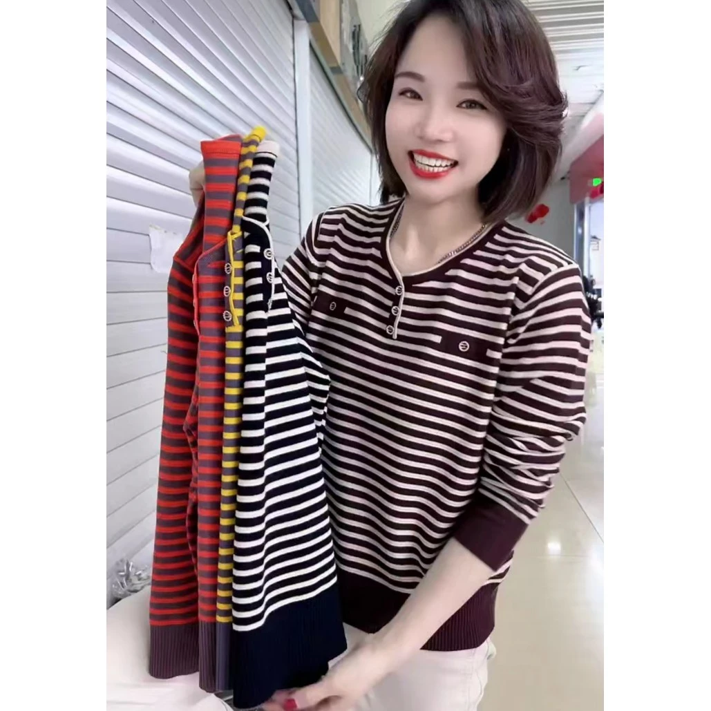 秋冬女装长袖打底衫V领水砖扣子条纹针织衫新款洋气宽松显瘦百搭