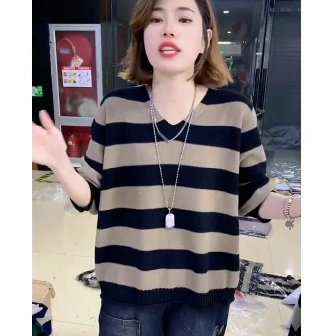 早秋新款V领宽条纹设计时尚百搭洋气休闲长袖针织衫毛衣亲肤柔软