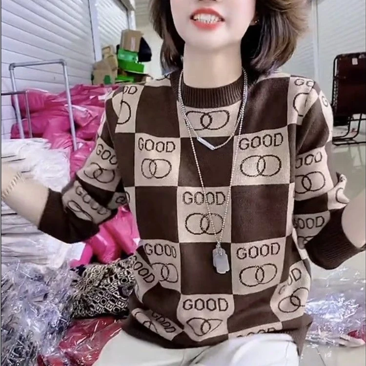 秋冬新款圆领长袖毛衣女宽松烫钻针织打底衫厚款外穿内搭春秋女装