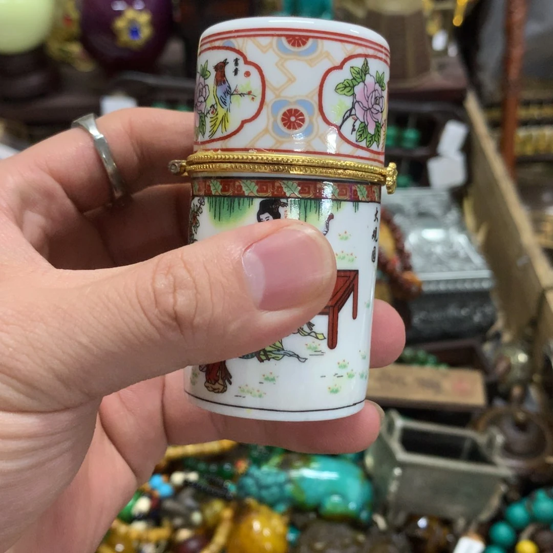 织绣摆件的设计也非常实用