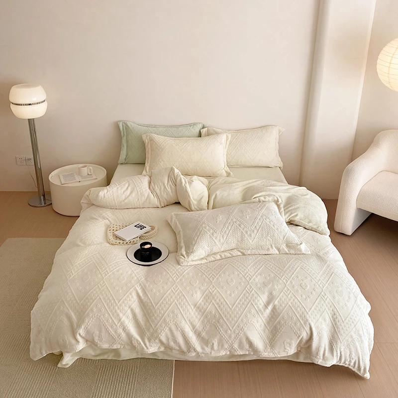 秋冬双面绒新品高克重加厚韩式简约雕花牛奶绒四件套法莱绒套件