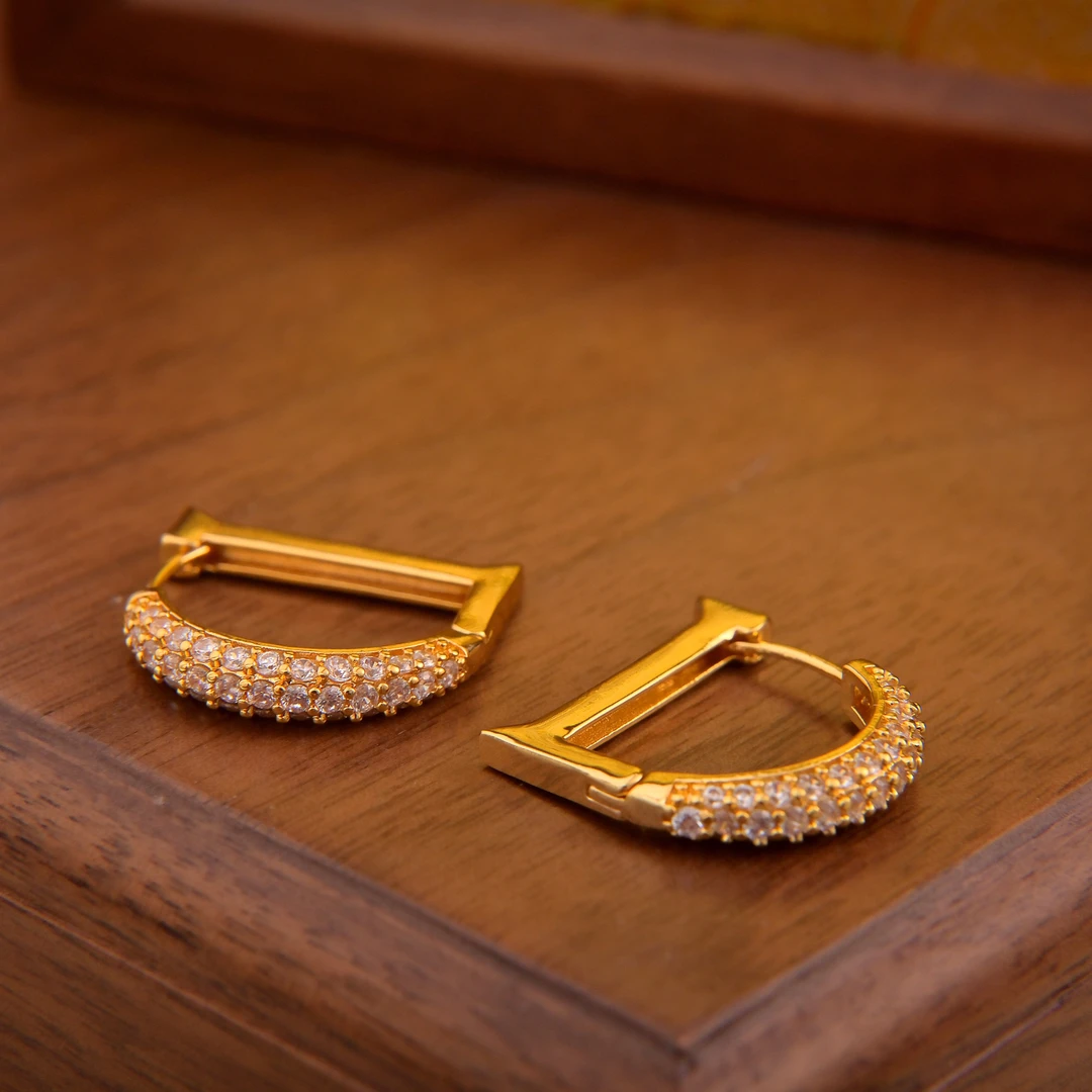 铜合金合成锆石耳饰 大气几何字母微镶锆石c型耳圈耳扣气质耳环