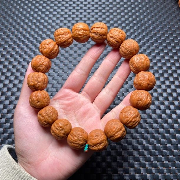 毕业级精卡门头沟八棱玉化皮楸子核桃手持