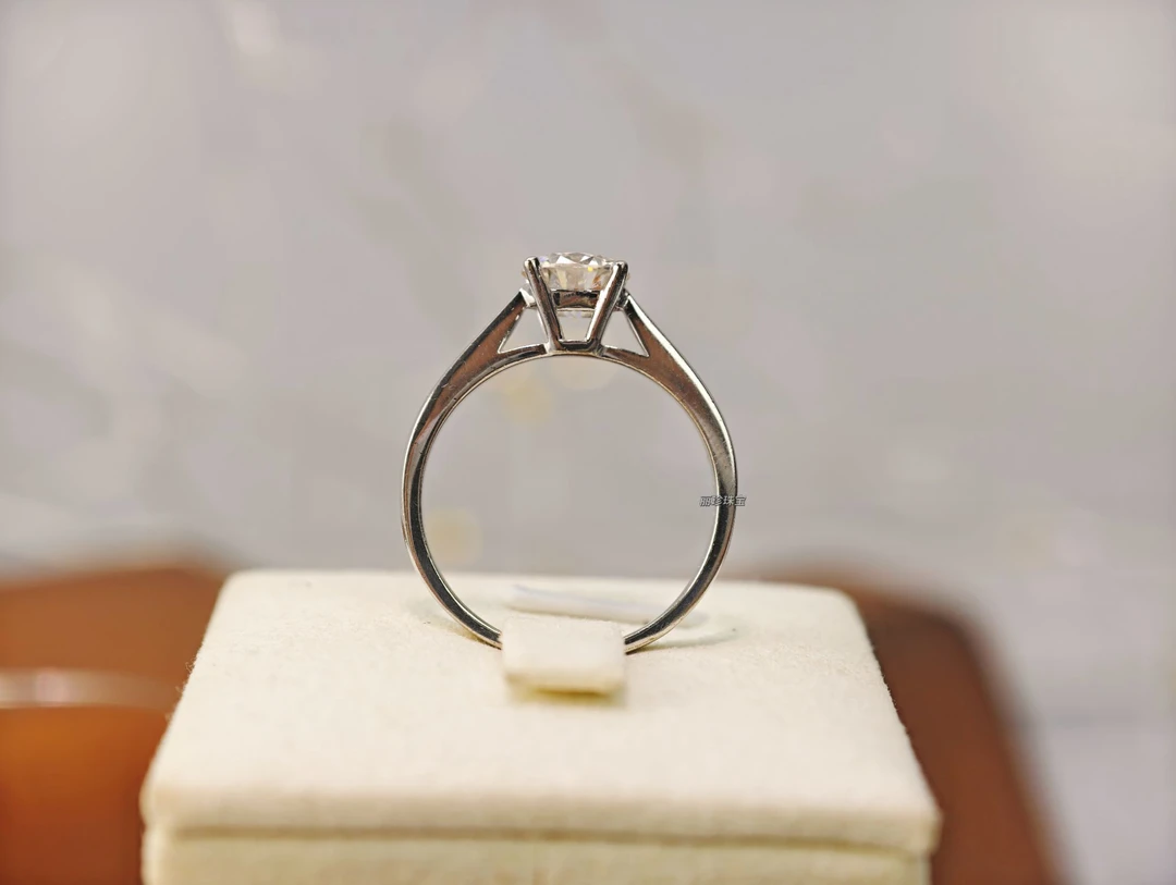 925银莫桑石银制品 【经典四爪】0.5克拉-5克拉经典戒指时尚简约