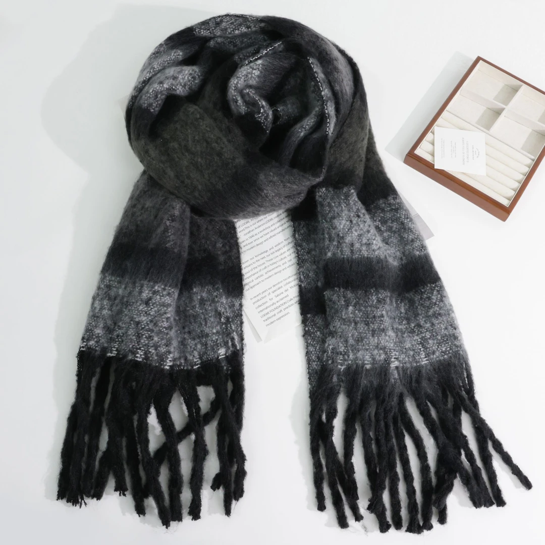 七奈推荐 【知秋】高级拼色氛围感流苏保暖围巾QN11425