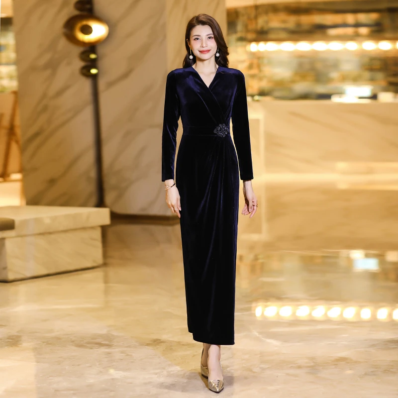 金丝绒连衣裙女秋季2025新款时尚高级感遮肚子减龄显瘦气质长裙