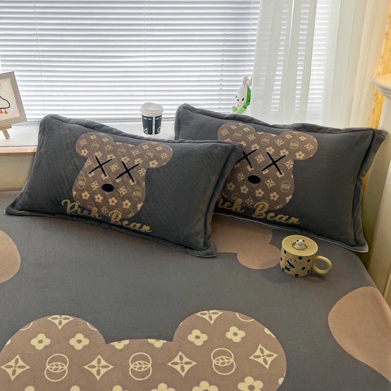 新款亲肤牛奶绒枕套罩轻奢高档暴富熊潮流熊48*74一只一对装秋冬3
