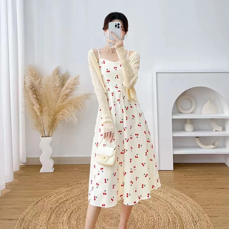 2025年新款惊艳女装法式初恋设计感小众碎花吊带连衣裙二件套裙子