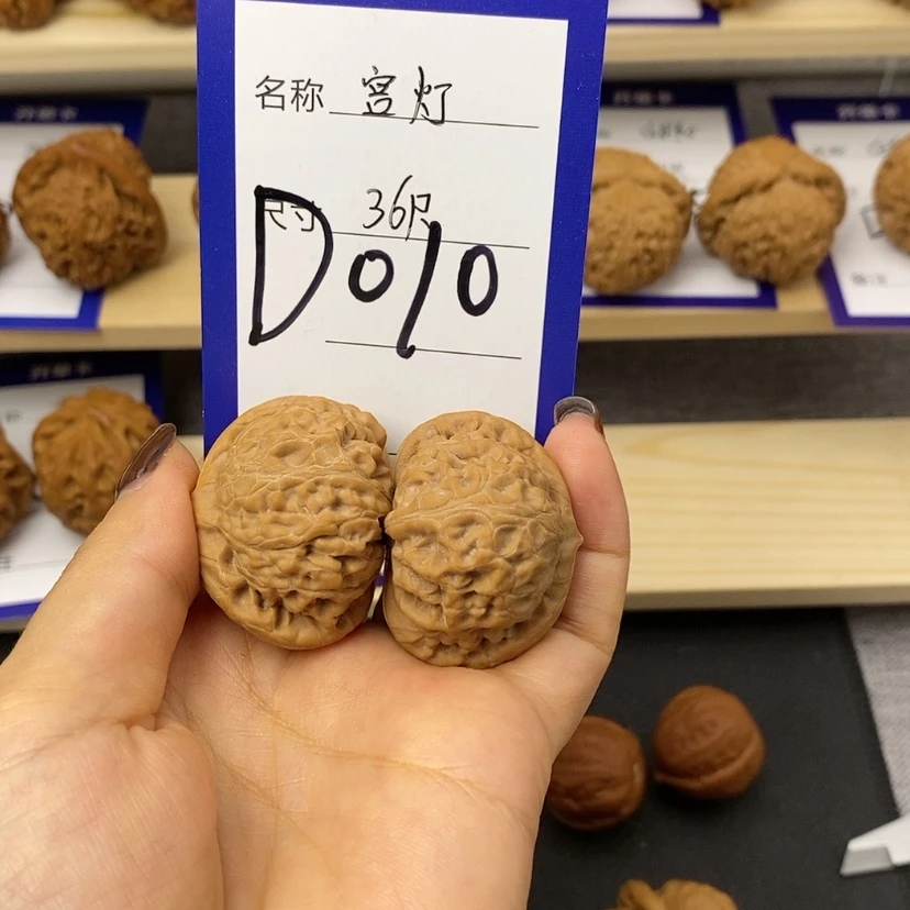 【闪购商品】文玩核桃吊坠曙***兔