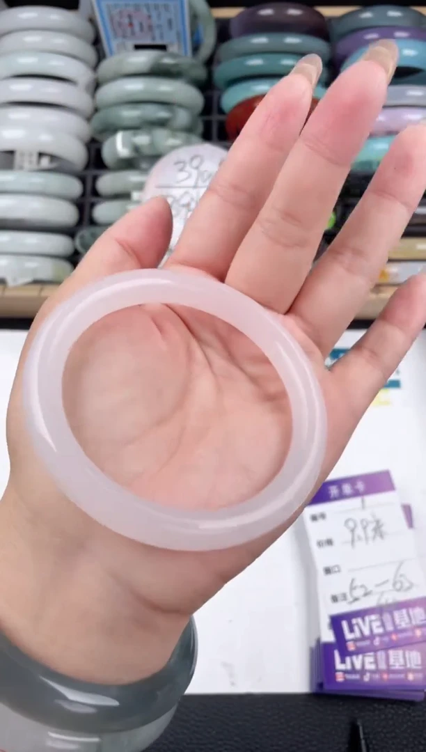 【闪购商品】石英质玉手镯未镶嵌1