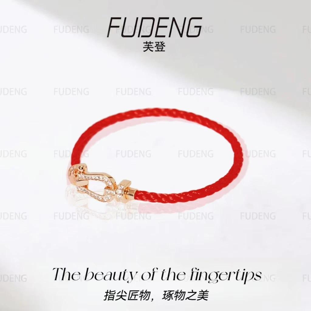铜合金手链 设计款时尚轻奢气质法式百搭女款马蹄红绳手链8178