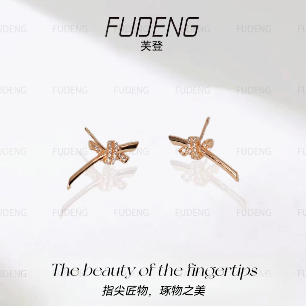 铜合金耳饰 设计款时尚简约气质轻奢百搭轻奢绳结耳钉女6735