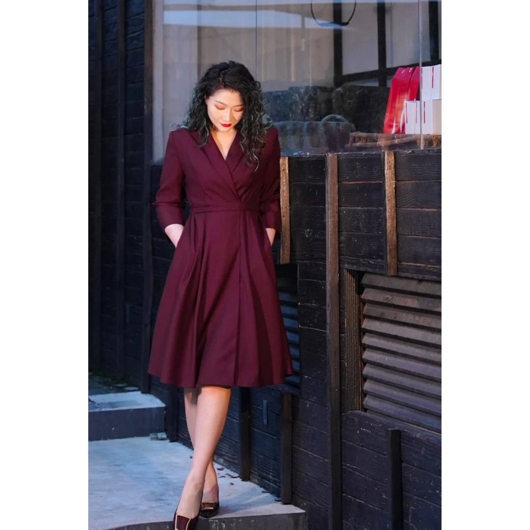 【六丑】新款高端收腰显瘦气质王妃同款暗扣V领连衣裙409LYQ0597