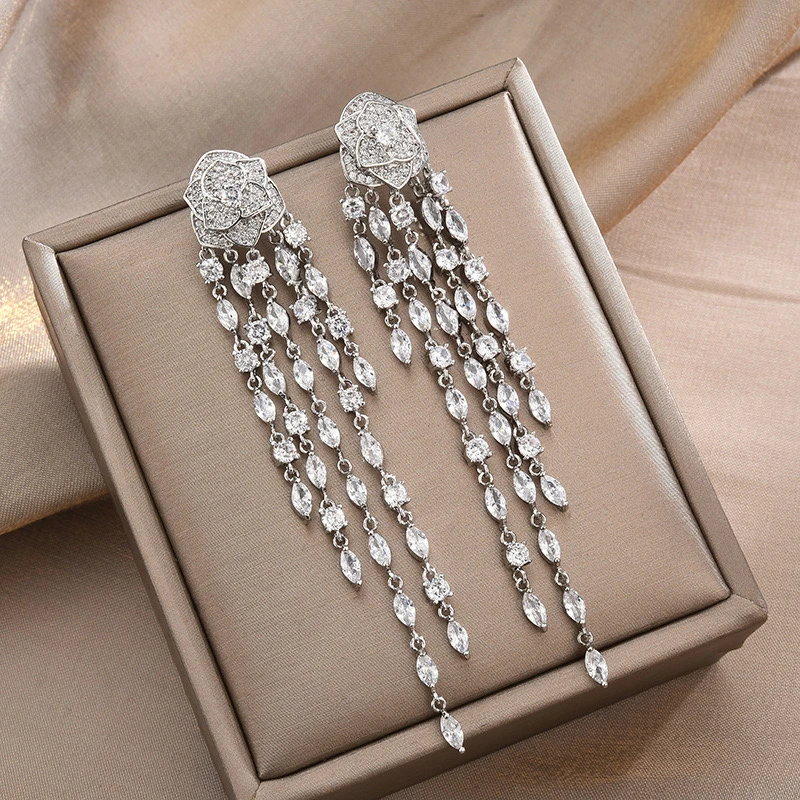 铜合金合成锆石耳饰 长款流苏气质重工耳饰925银针晚宴山茶花耳环