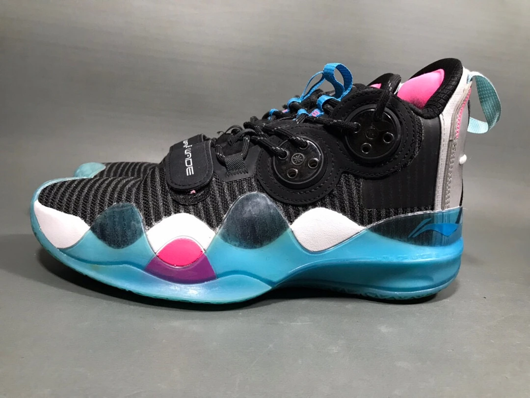 40码 李宁 WOW8 黑色中帮运动鞋篮球鞋/无原盒 9新