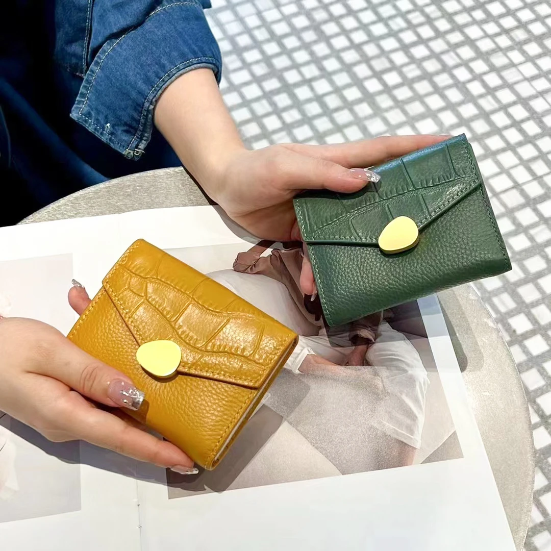 招财黄色真皮短款小钱包女士2024新款简约一体折叠钱夹随身软卡包