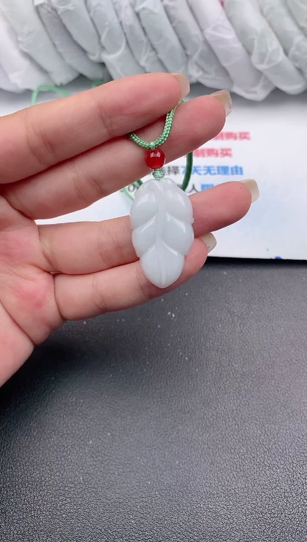 【闪购商品】翡翠颈饰未镶嵌天然A货翡翠【有纹有裂】