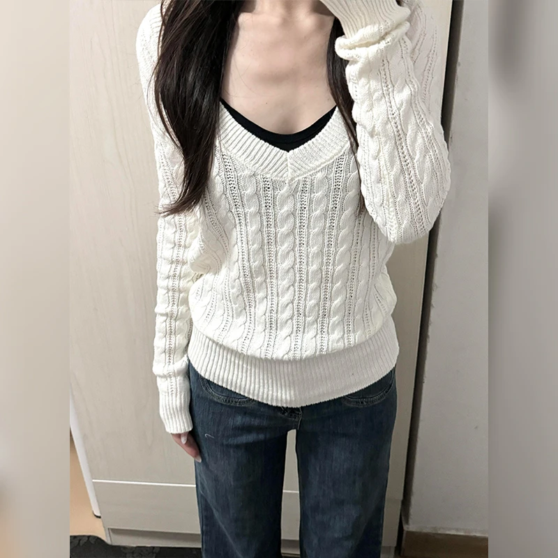 现货！韩版白色V领修身打底针织衫女秋冬新款长袖麻花内搭毛衣潮