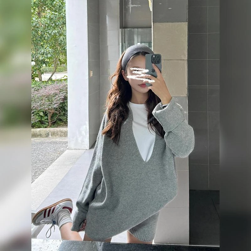 韩系高级感深V领灰色一整套女装秋冬新款套头针织衫短裤两件套装