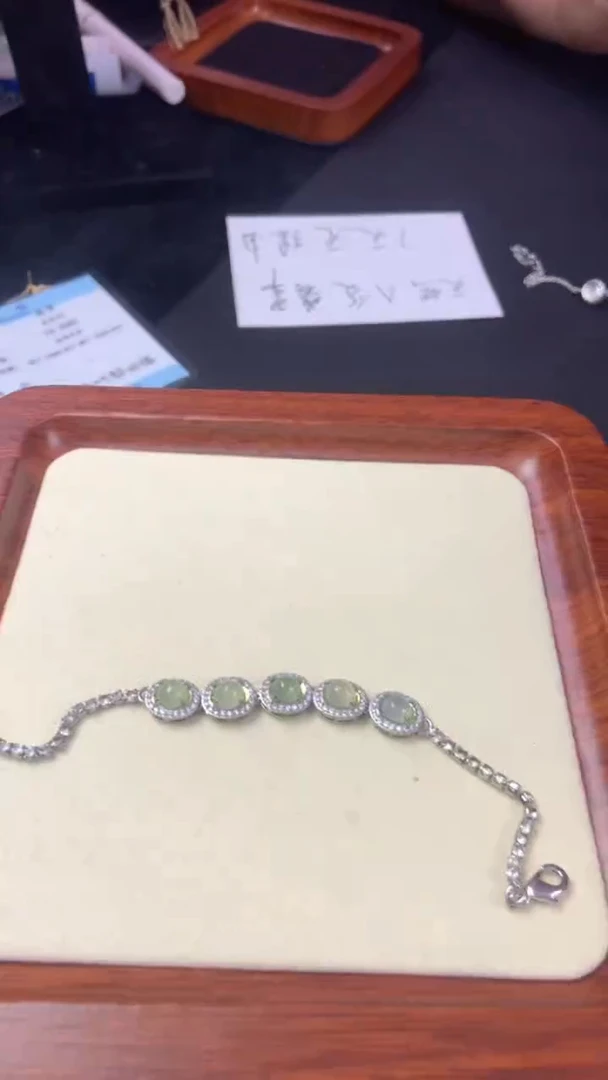 【闪购商品】翡翠吊坠(不含链)合金发其一