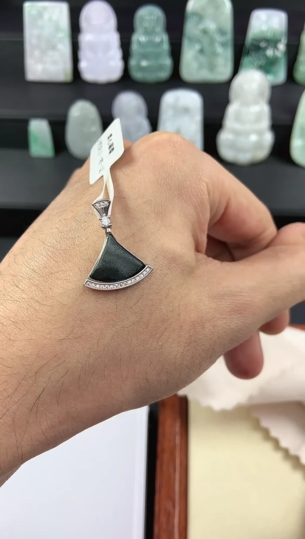 【闪购商品】翡翠吊坠(不含链)银S925镶嵌发其一