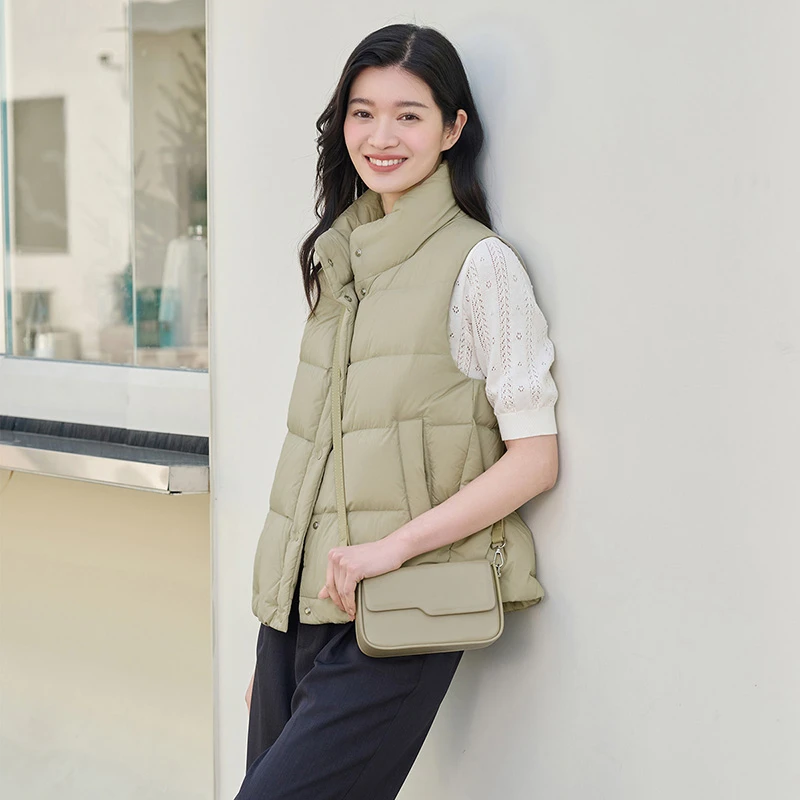 【乐见】坦博尔轻薄短款小立领百搭羽绒马甲TD236006