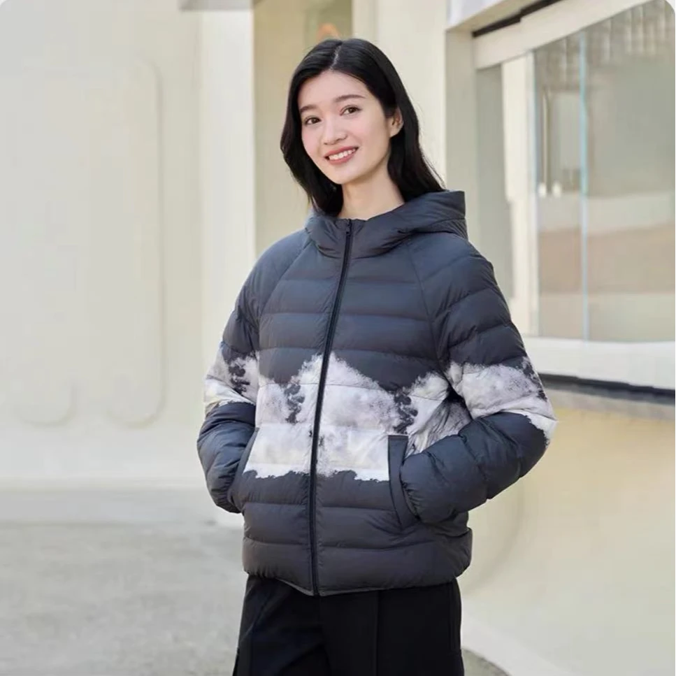 【诗语专属】坦博尔新款羽绒服短款时尚连帽休闲保暖外套TD236208