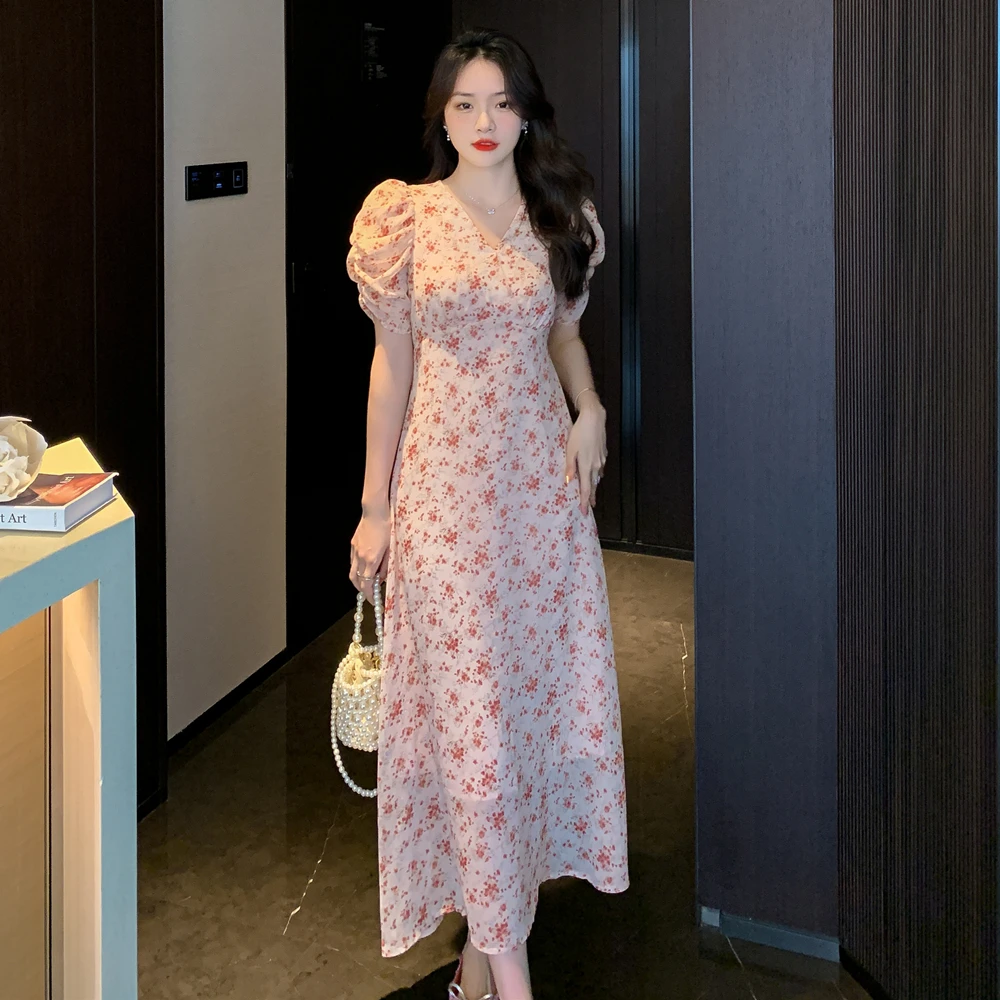 法式粉红碎花连衣裙女2025夏季新款气质V领泡泡袖收腰显瘦中长裙