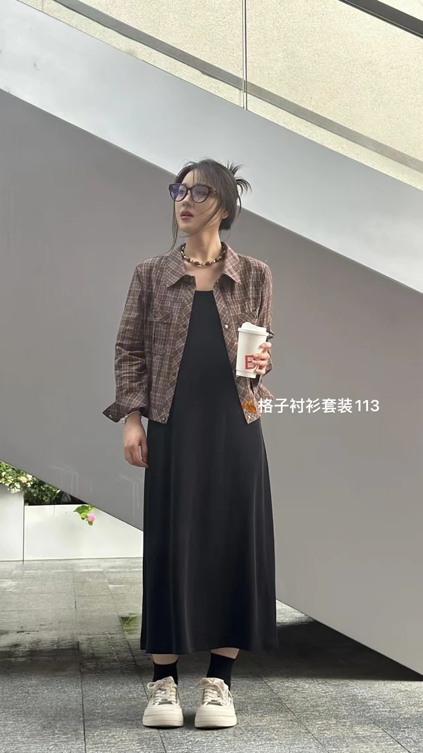 早春新款大码113美式古格纹外套吊带裙时尚套装休闲宽松百搭