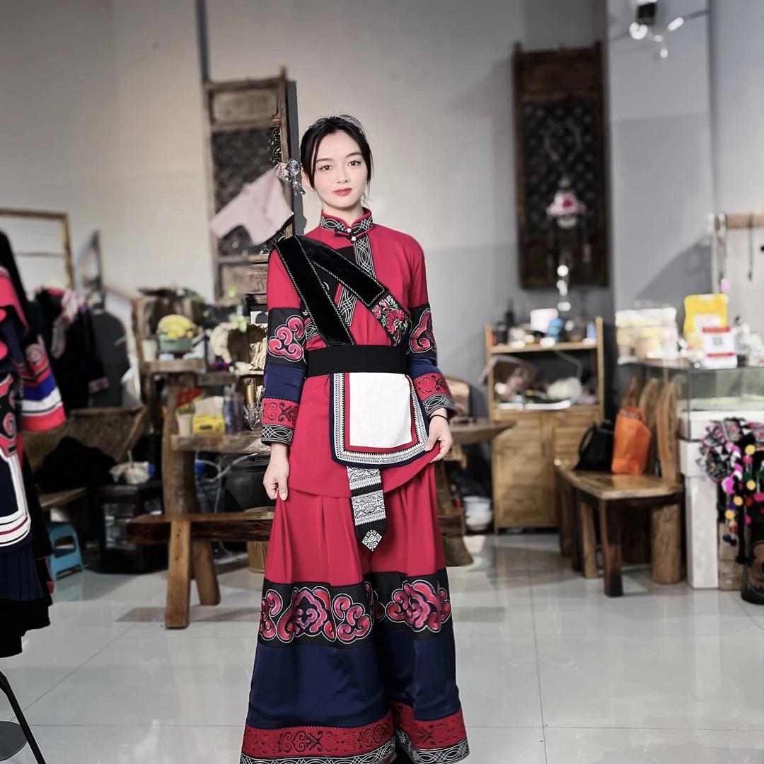 民族风彝族撒尼族传统红色服饰新娘装服装