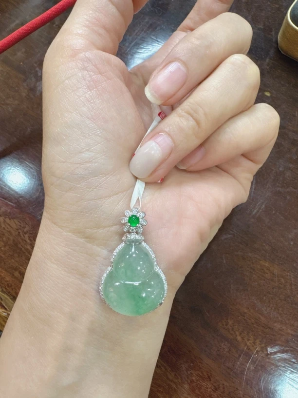 冰种大葫芦，飘绿翡翠