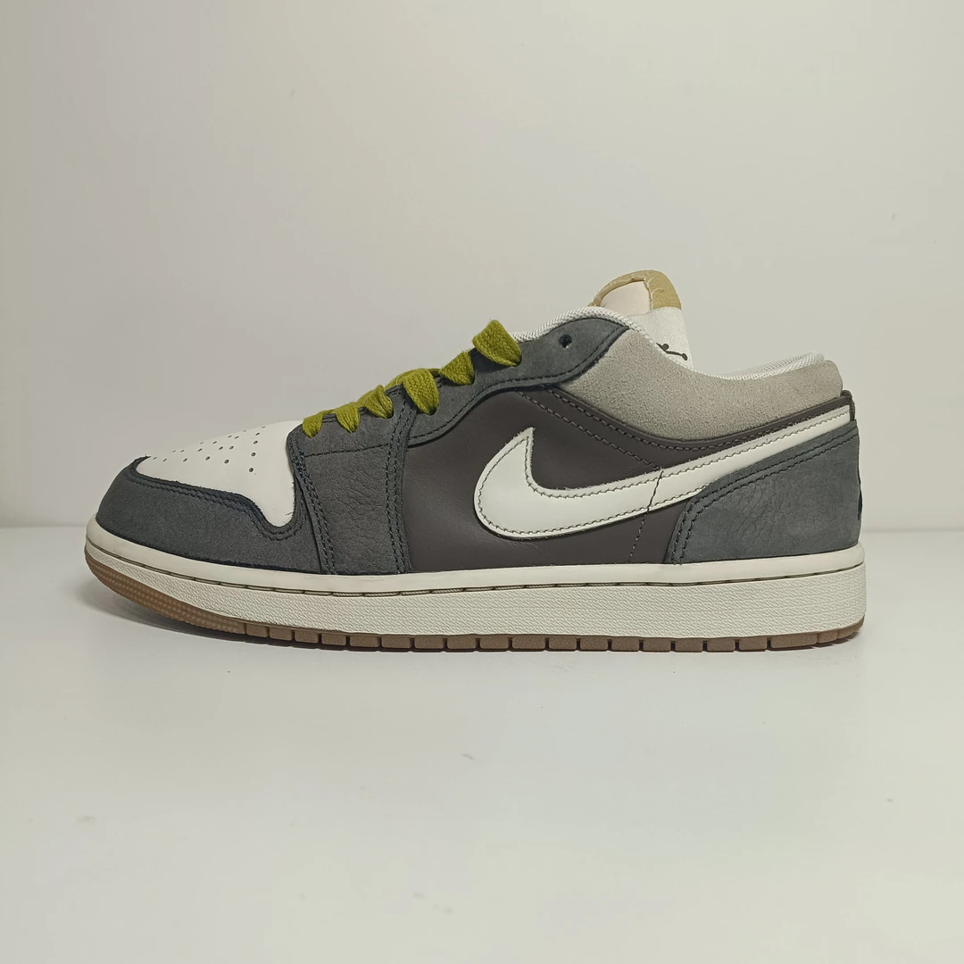 42.5码/Air Jordon 1低帮 喜鹊 市价809原盒 A004