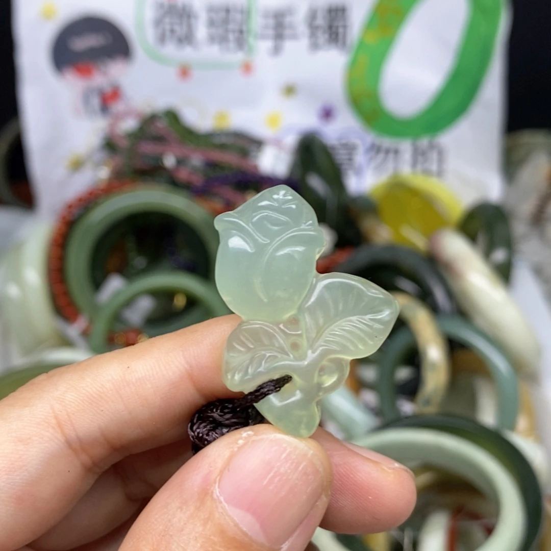 蛇纹石玉颈饰未镶嵌