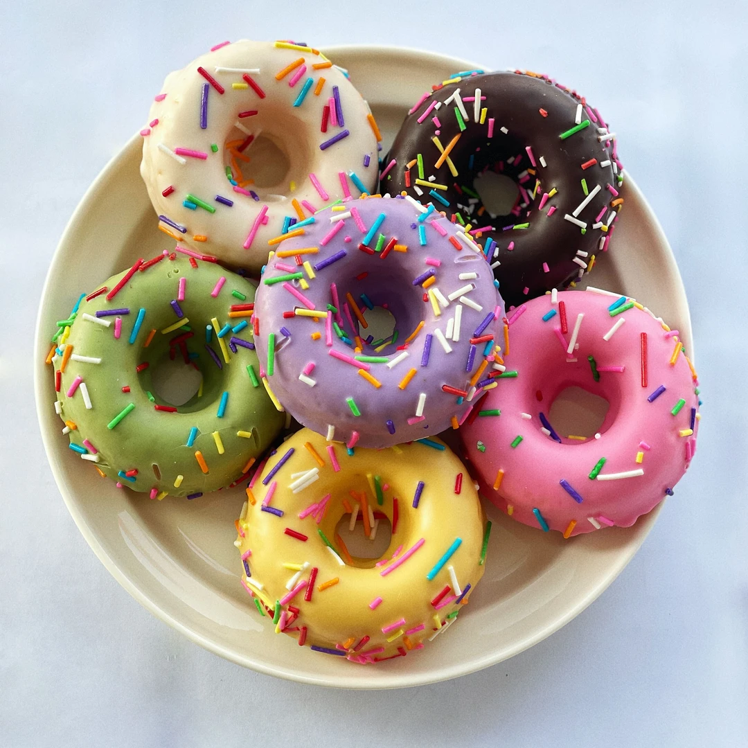 蛋糕甜甜圈巧克力草莓牛奶芒果蓝莓抹茶味道早餐蛋糕店摆台零食