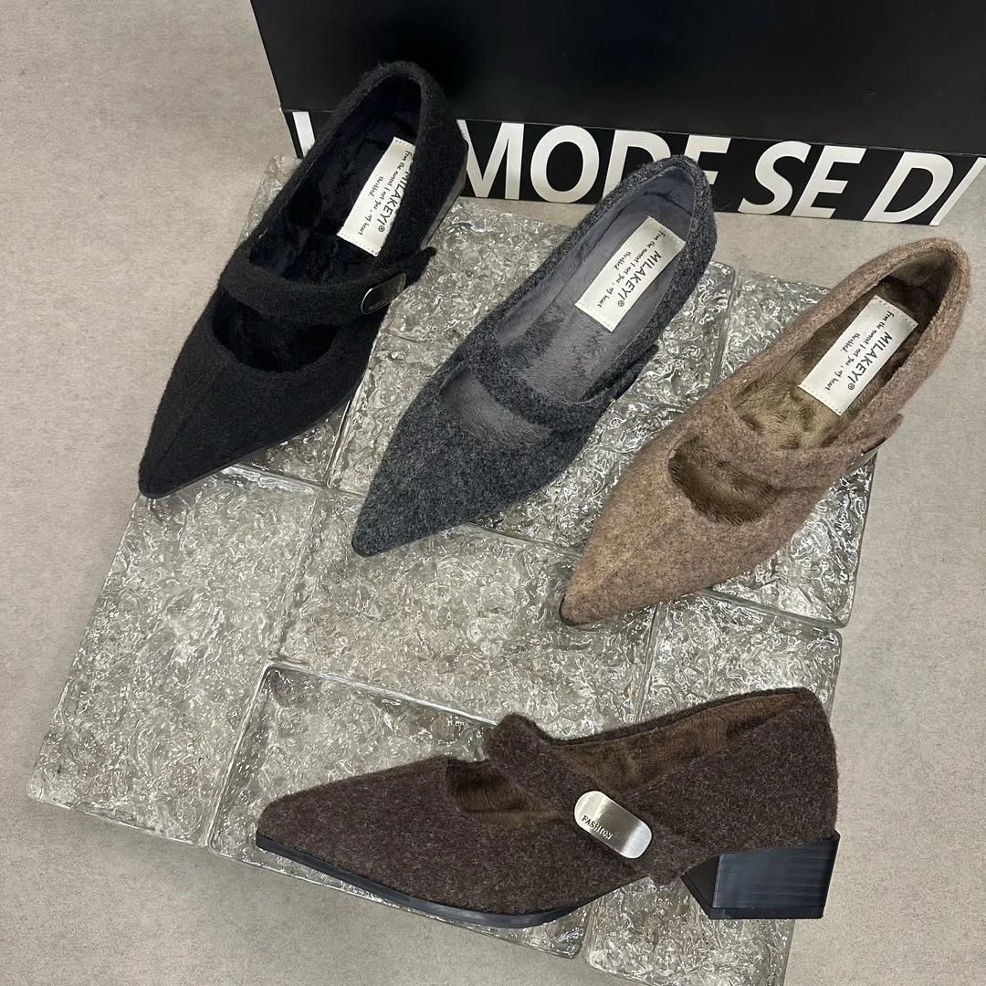 2024年冬季新款港式轻职魔术贴尖头保暖软底中跟气质百搭玛丽珍鞋