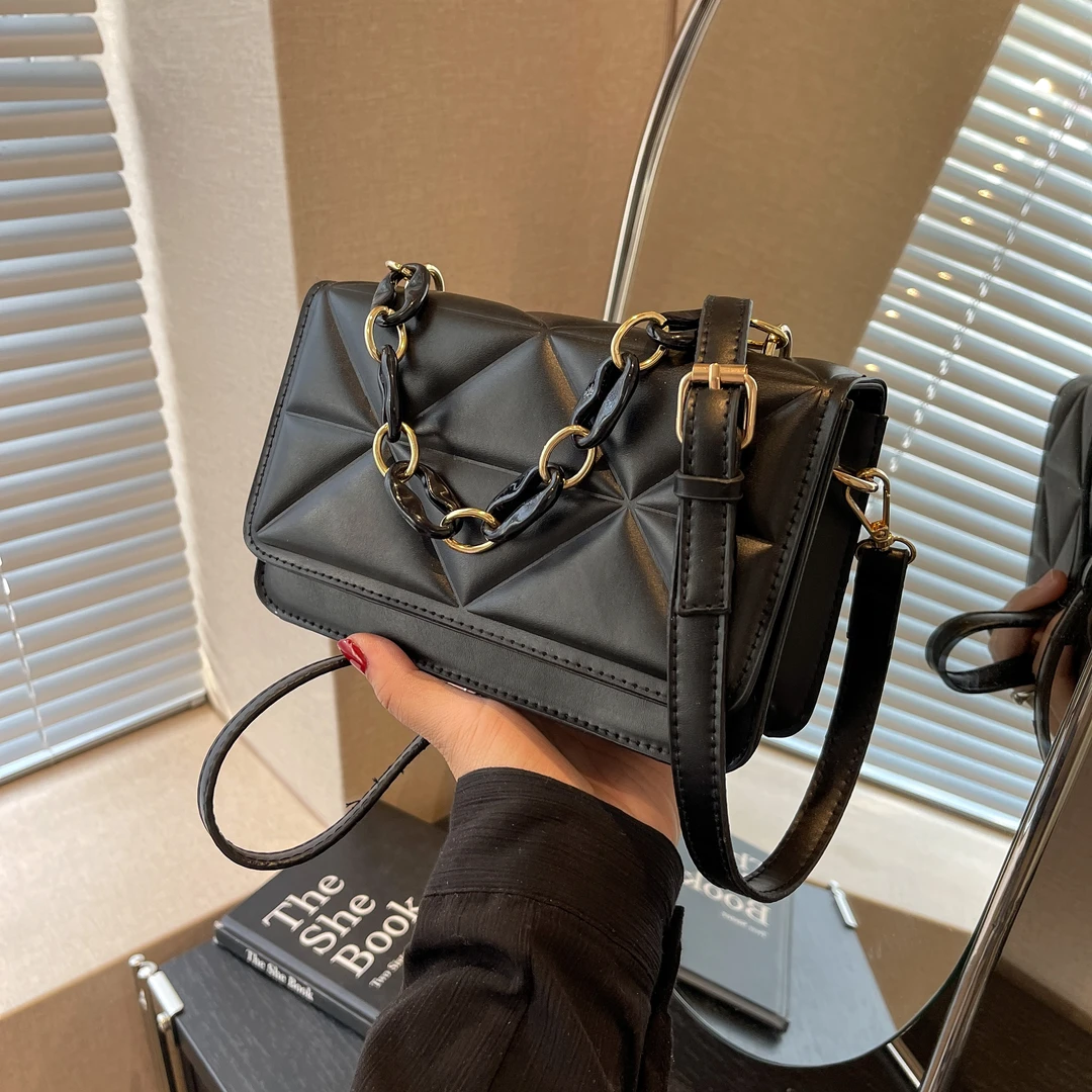 【现货48小时发】COOLE女包2024新款潮质感纯色精致绣线斜挎小方包