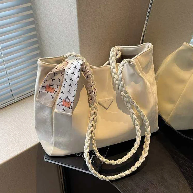 艾米兔 X COOLE女包2025新款潮流小众ins大容量丝巾单肩托特包