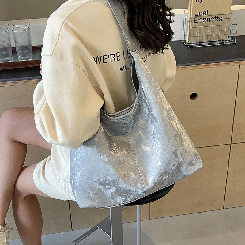 艾米兔女包2024新款潮流通勤时尚百搭简约大容量托特单肩子母包