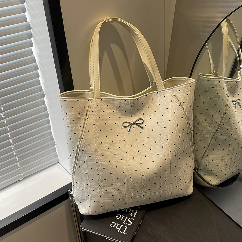 艾米兔女包2024新款大容量简约学院风单肩包百搭通勤小众双肩包