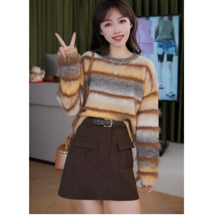 慵懒风短款七彩条纹毛衣女秋冬新款小众圆领套头软糯针织衫上衣