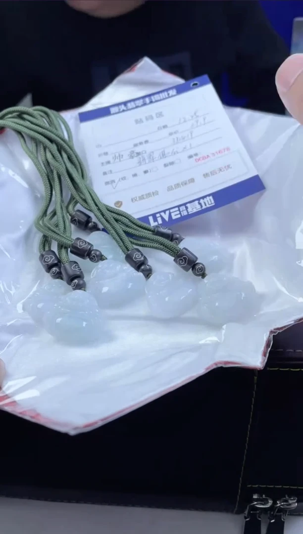 【闪购商品】翡翠佛公颈饰未镶嵌帅豪/多样性发/微瑕/381419