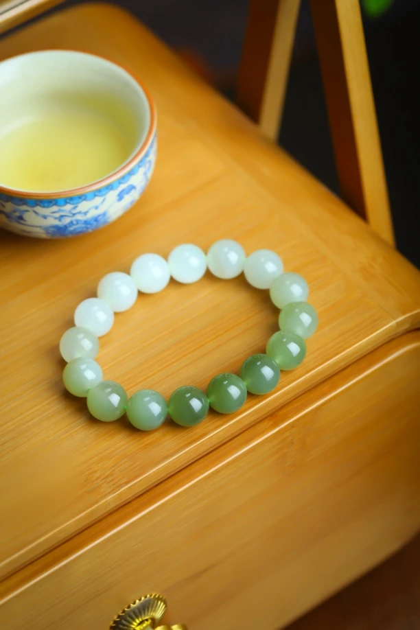 新疆和田玉卡12渐变手串