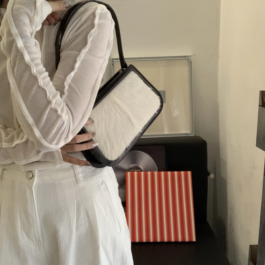 95新 Celine/思琳 7白色马毛盒子单肩包