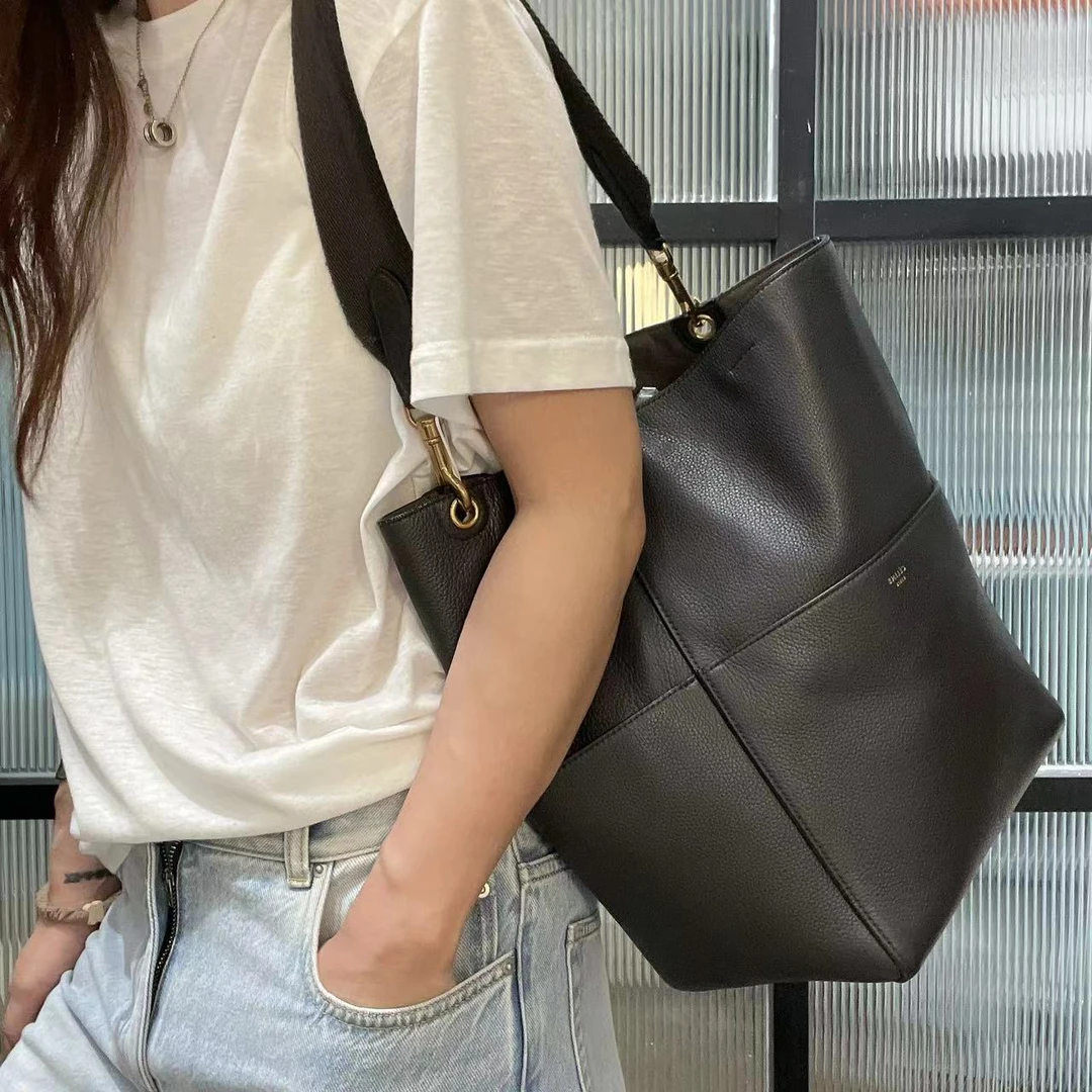 95新 Celine/思琳 3FA219 大象灰水桶包