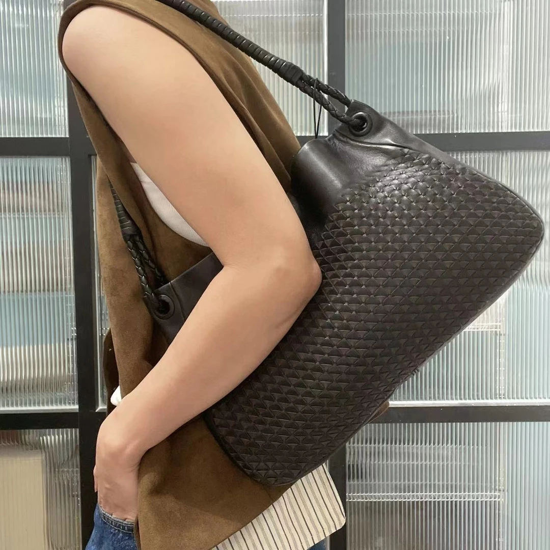 95新 BOTTEGA VENETA/葆蝶家 黑色单肩托特