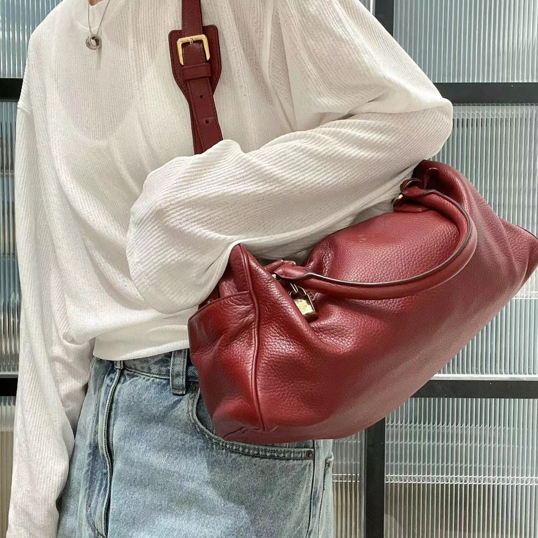 95新 LOEWE/罗意威 红色波士顿枕头包