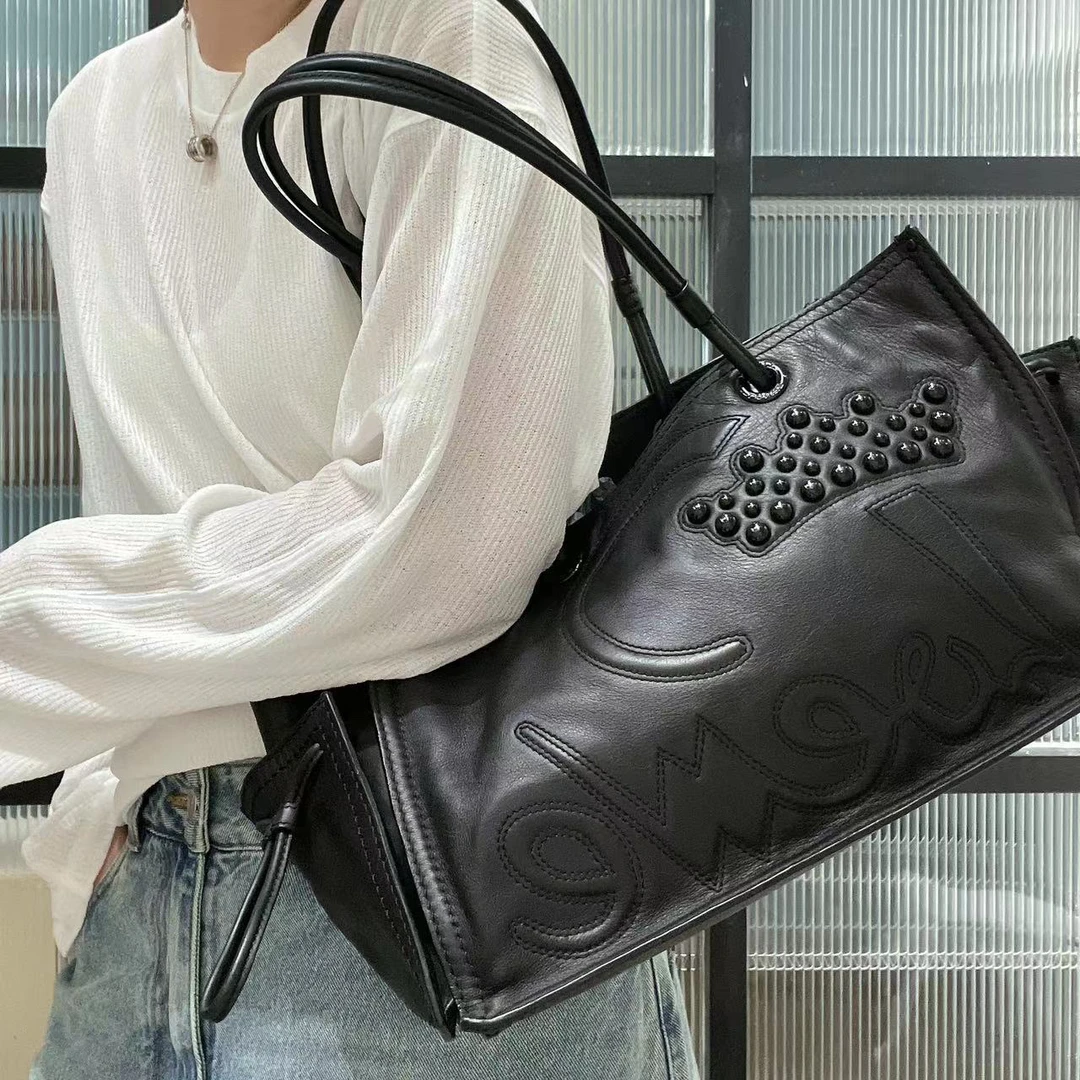 95新 LOEWE/罗意威 黑色皇冠单肩腋下包